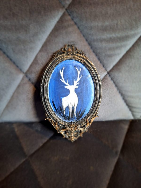 Miniatures : Stag silhouette on blue